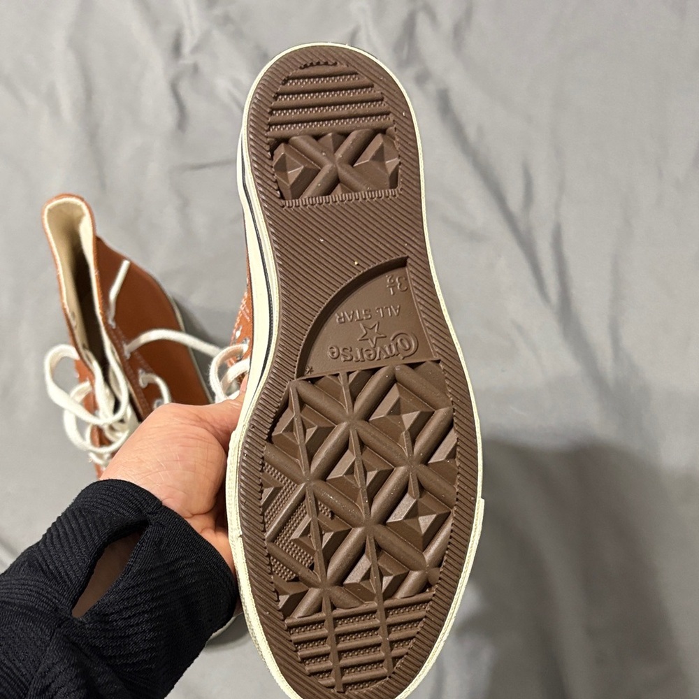 Chuck 70 High-Tops in Tan and Cream - Picture 3 of 6